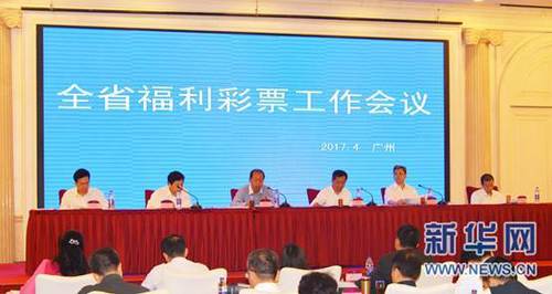一边亲着一面膜的免费版